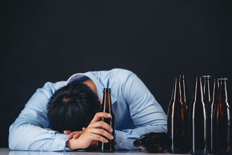 Nommage à l'alcool aux hommes