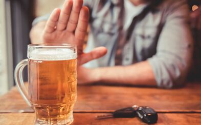 Les programmes de réadaptation aident à arrêter la consommation d'alcool. 